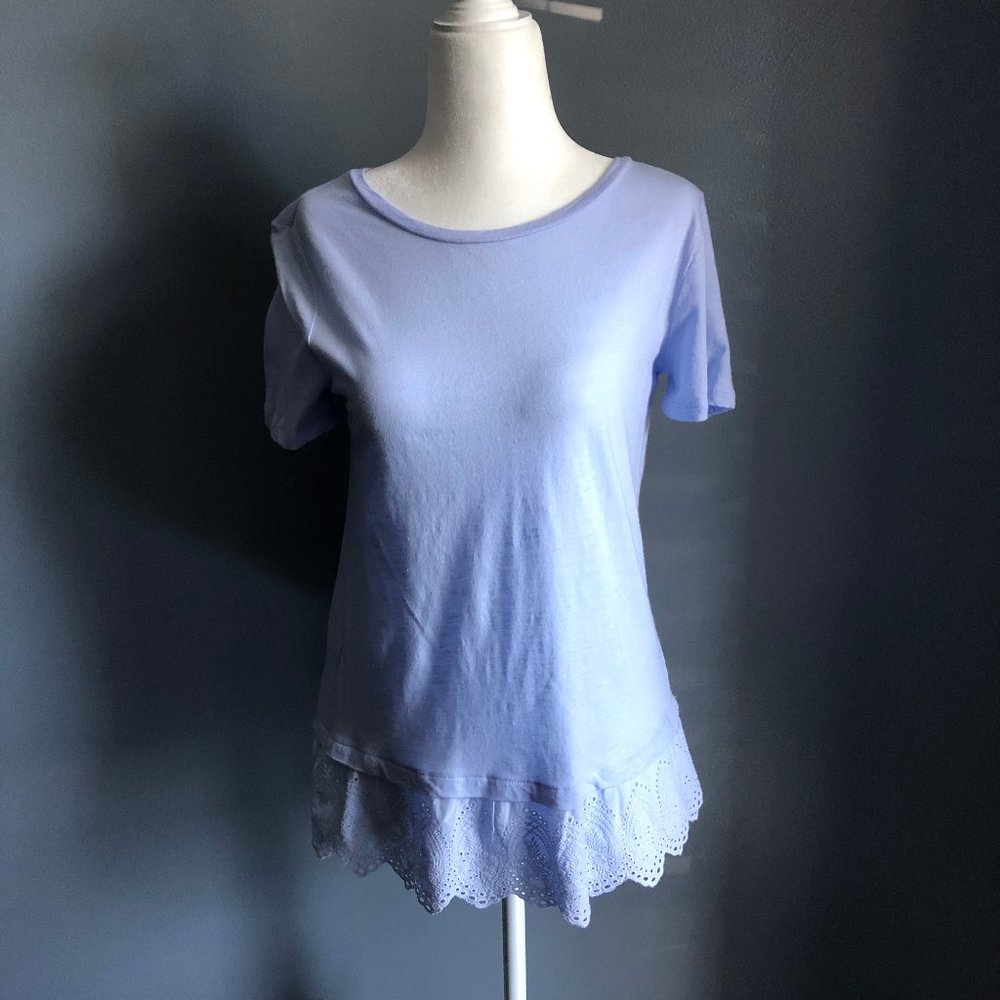 🦊 3 for $25 Loft Petite Lilac Lace Trim Tee